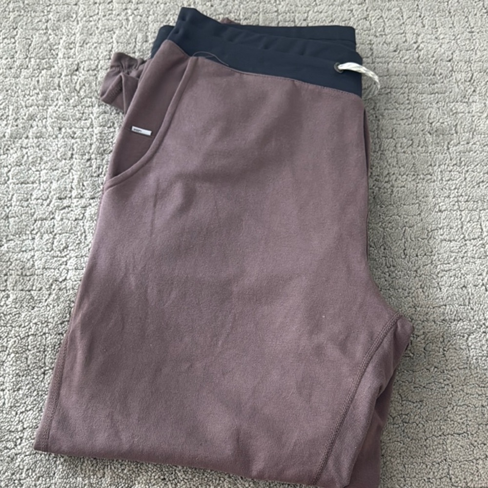 Vuori Women's Joggers in Plum and charcoal grey -NEVER WORN